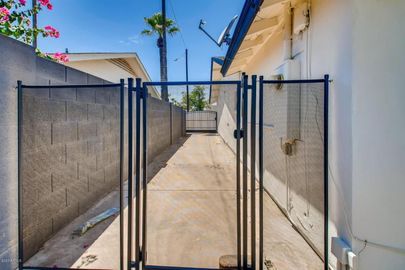 4423 N 35th St Phoenix AZ-large-027-025-