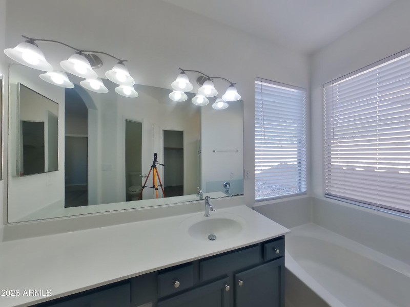 8_pc_yyNRWFTRrk_vGTlyECgEt_layout_1