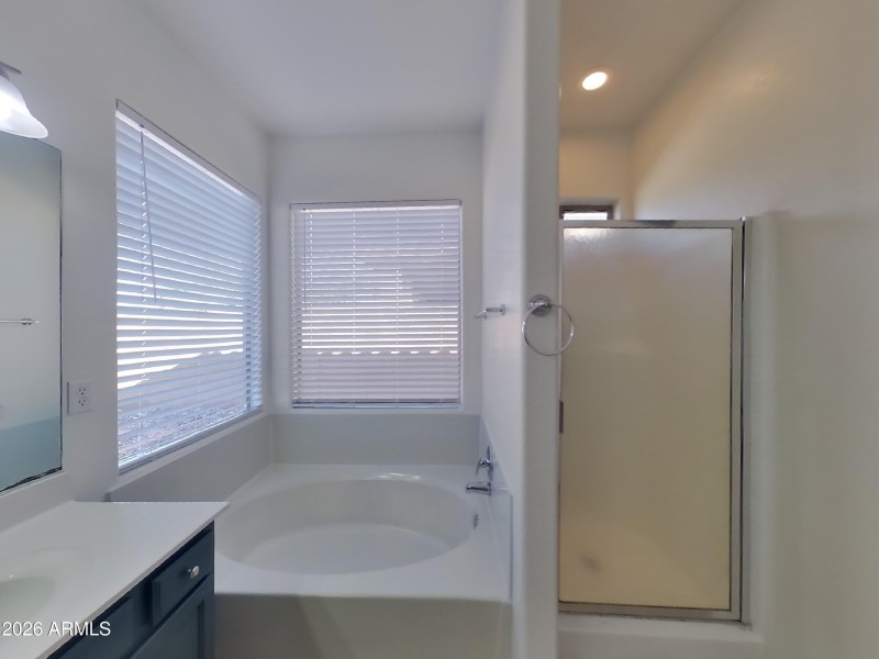 9_pc_yyNRWFTRrk_vGTlyECgEt_layout_0