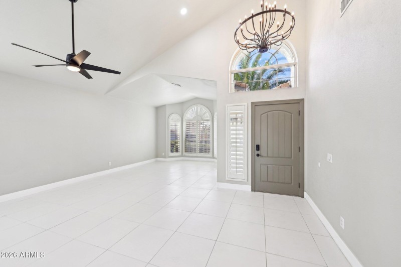 21-web-or-mls-W Rose Garden Ln-005