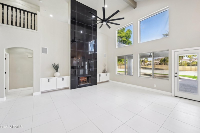 26-web-or-mls-W Rose Garden Ln-008