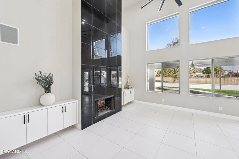 29-web-or-mls-W Rose Garden Ln-009