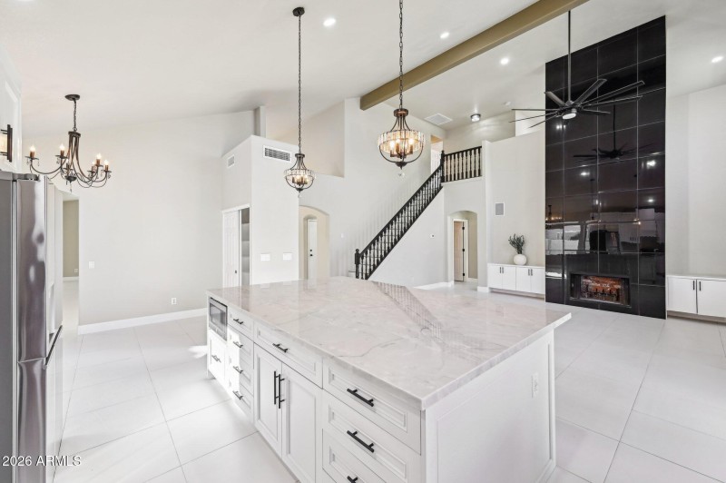 30-web-or-mls-W Rose Garden Ln-010