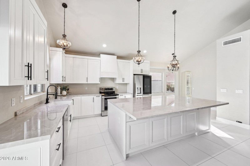 36-web-or-mls-W Rose Garden Ln-014