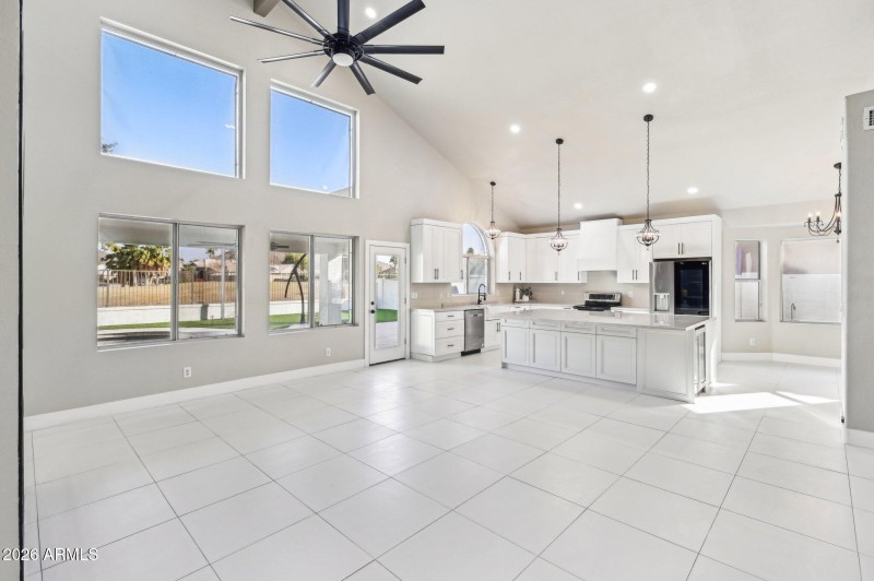 39-web-or-mls-W Rose Garden Ln-017