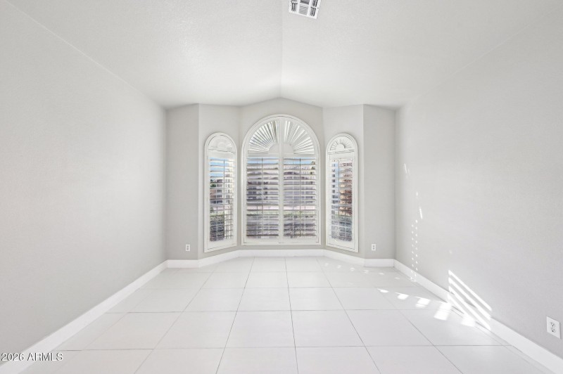 40-web-or-mls-W Rose Garden Ln-018