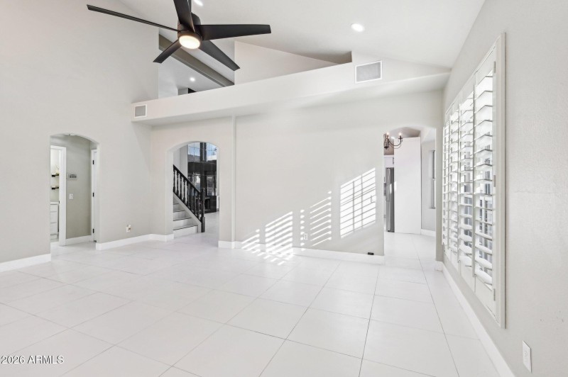 44-web-or-mls-W Rose Garden Ln-022