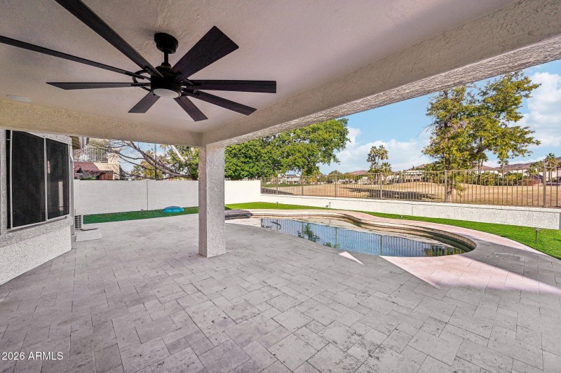 63-web-or-mls-W Rose Garden Ln-037