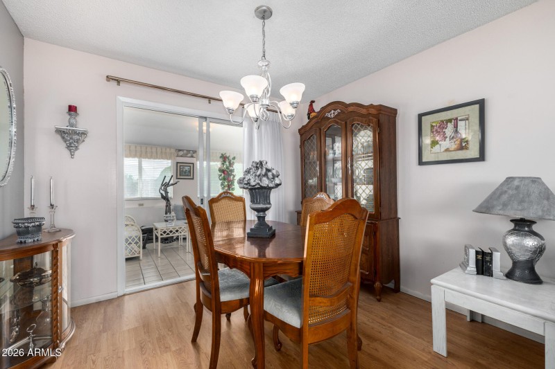 12 Living Room/Dining