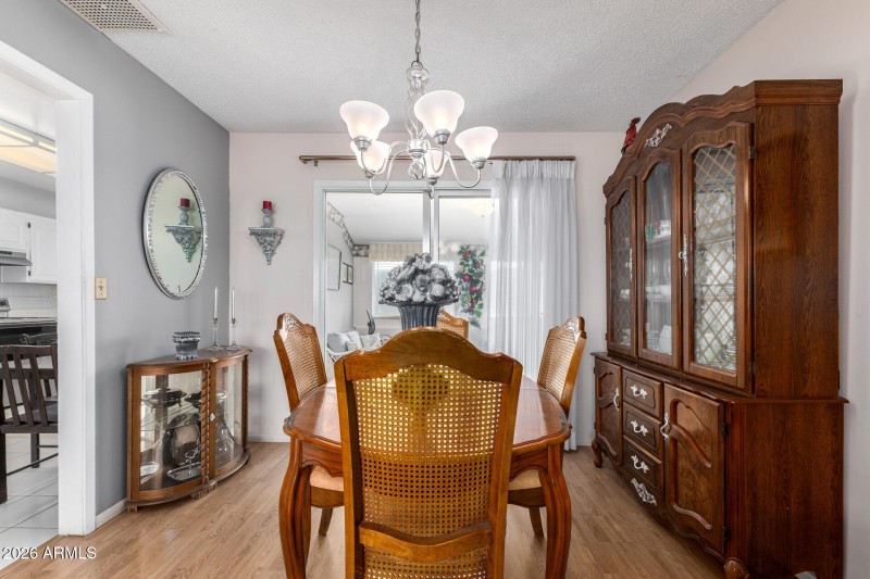 13 Living Room/Dining