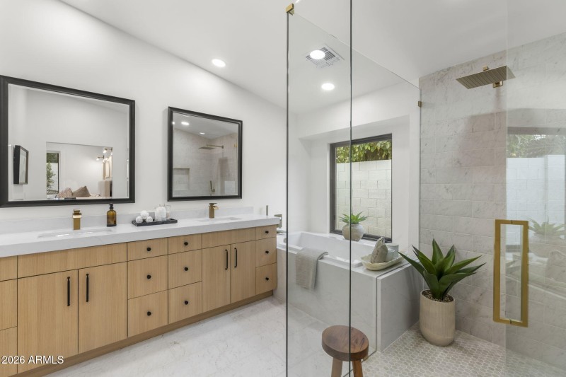 Resort-style primary bath