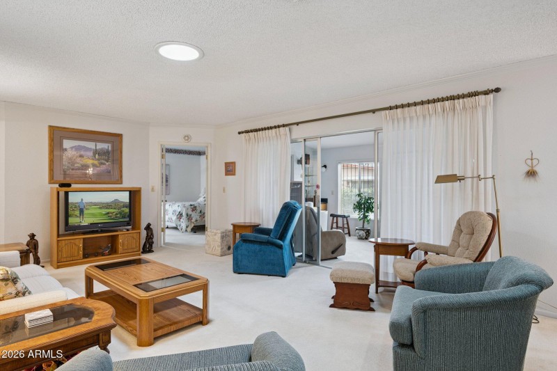 6-web-or-mls-2136-n-stockton-pl