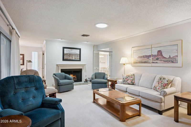 8-web-or-mls-2136-n-stockton-pl