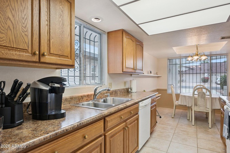 12-web-or-mls-2136-n-stockton-pl