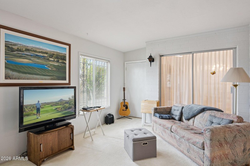 16-web-or-mls-2136-n-stockton-pl