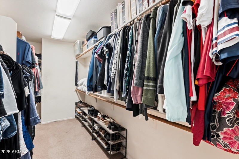27-Walk-in Closet