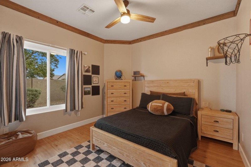 Warm, inviting bedroom w/ crown molding