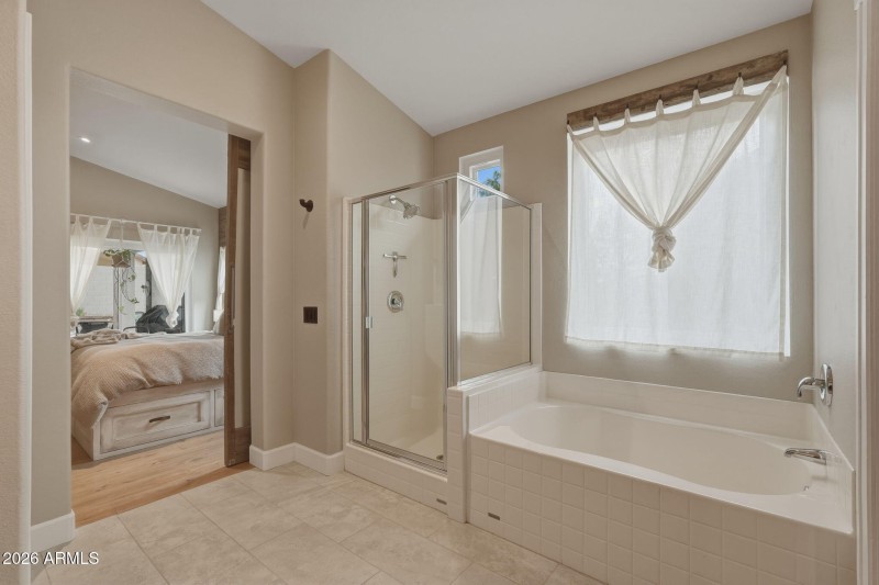 Separate shower/tub