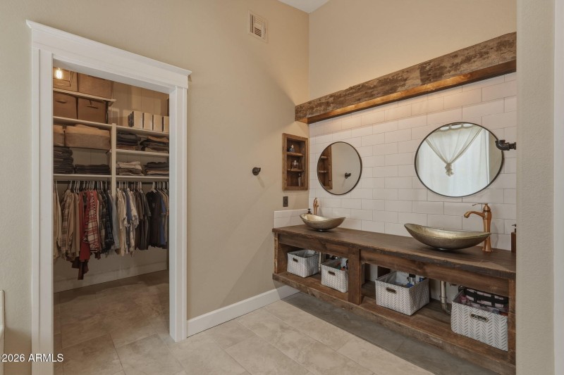 Walk-in closet