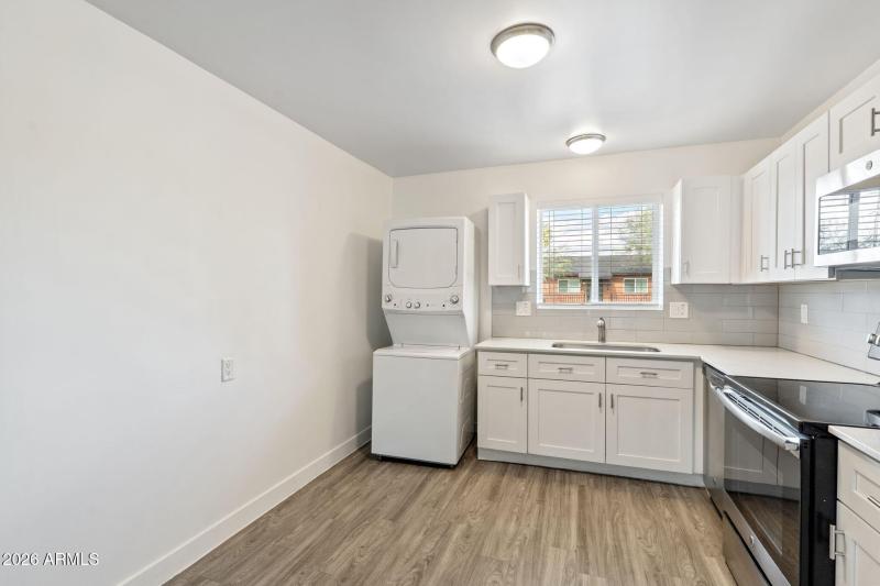 Stacked washer/dryer