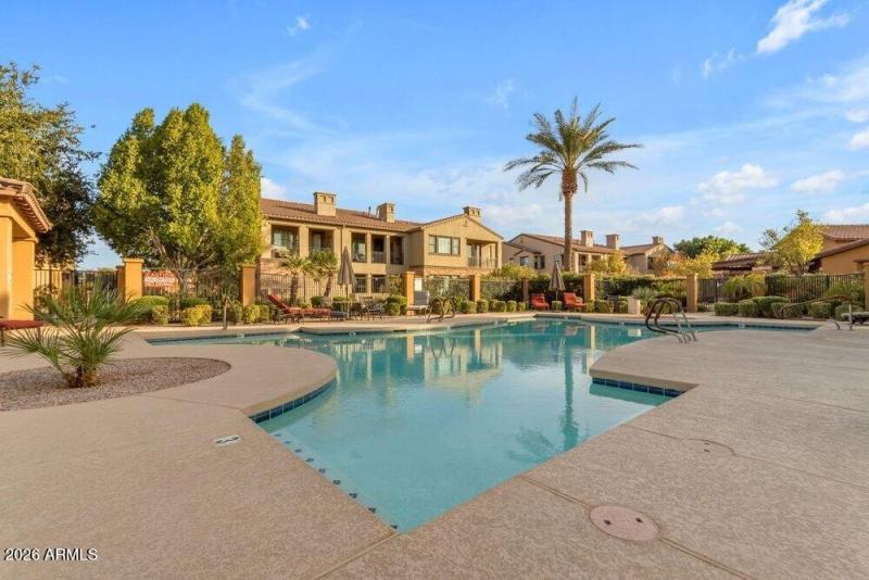 038_046_72-web-or-mls-fultonneighborhood