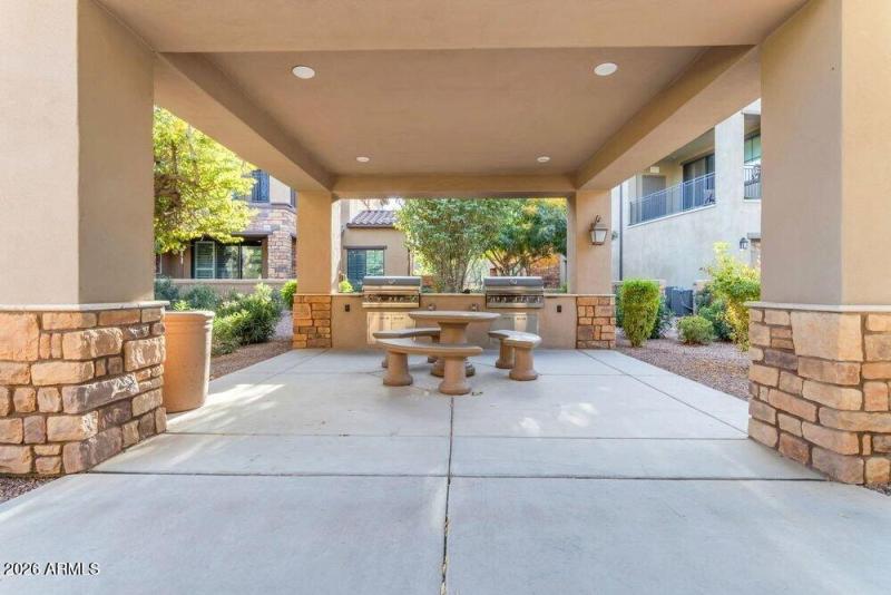 042_050_76-web-or-mls-fultonneighborhood