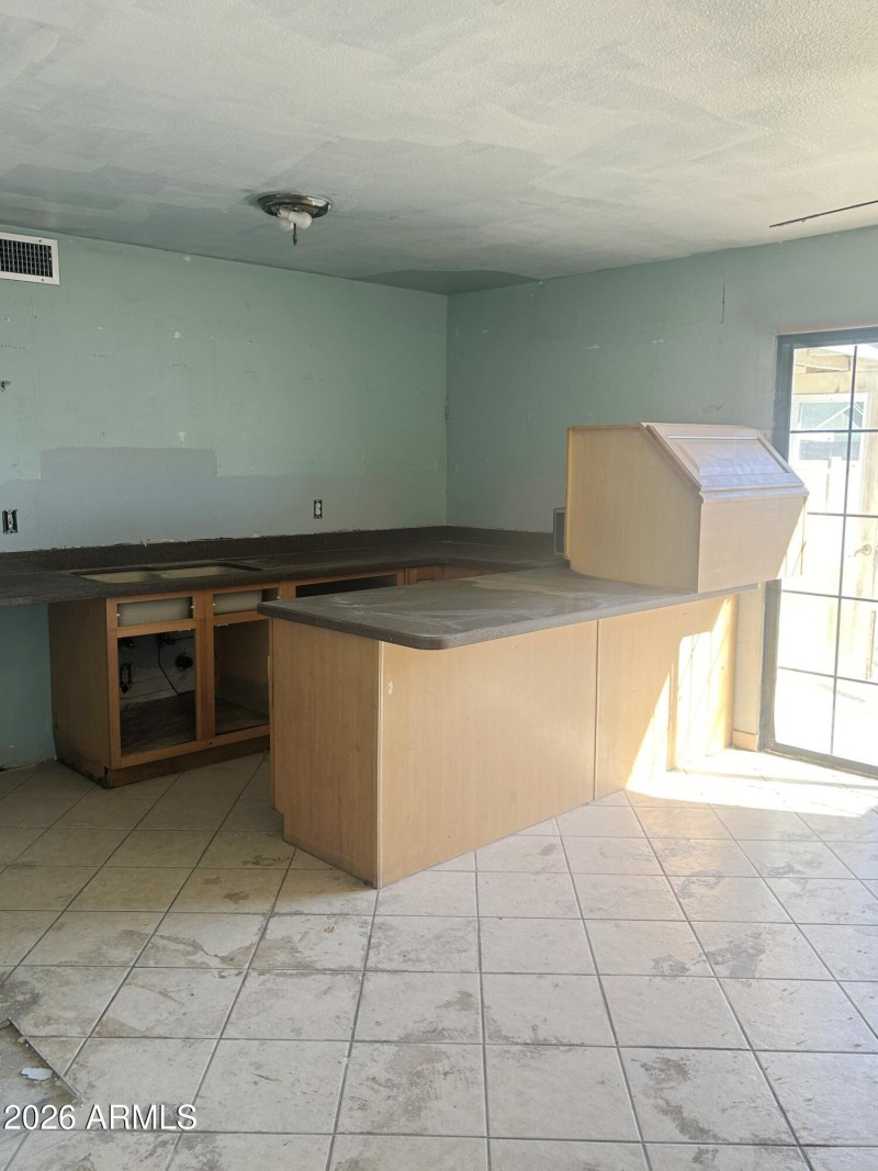 4D21A7B3-A614-4083-B3D8-B94F2A0E3308