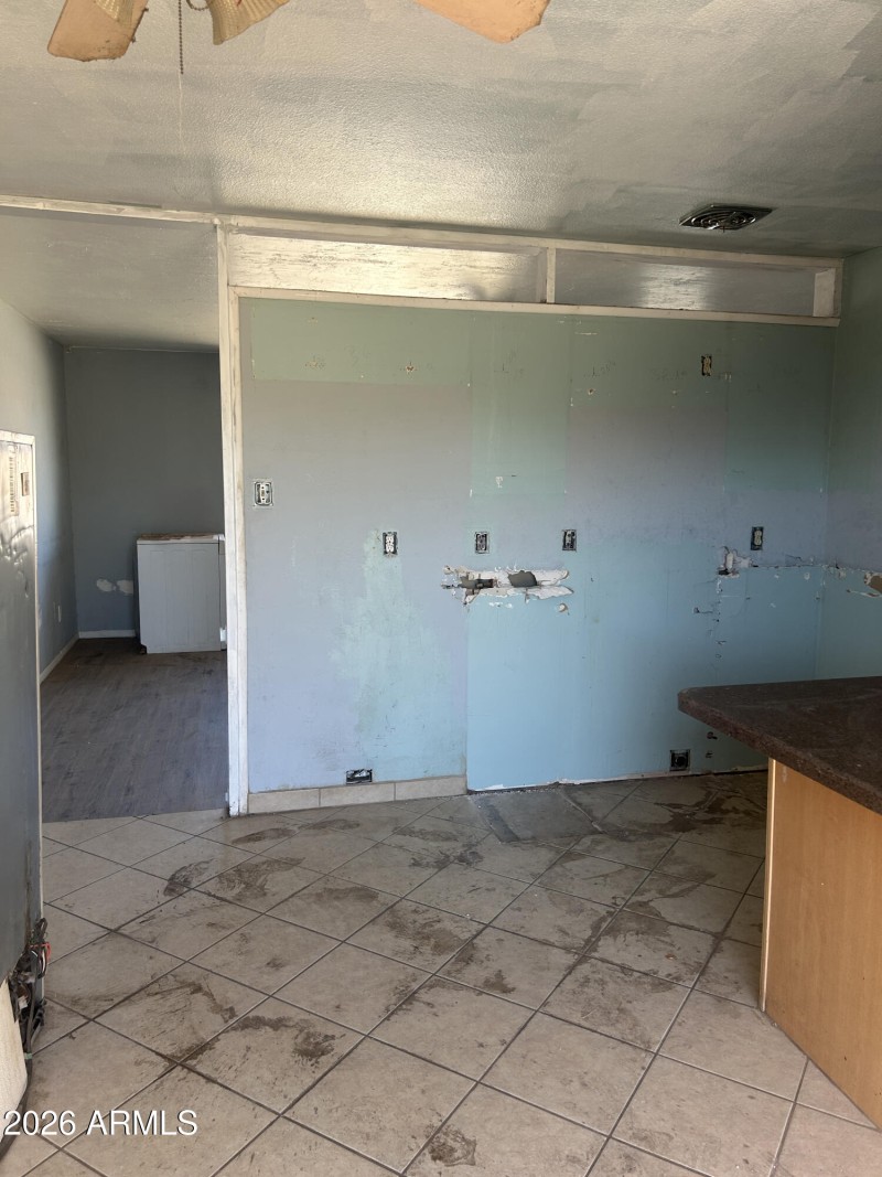 E9234F93-0207-48C5-BE56-461F2A2AACD7