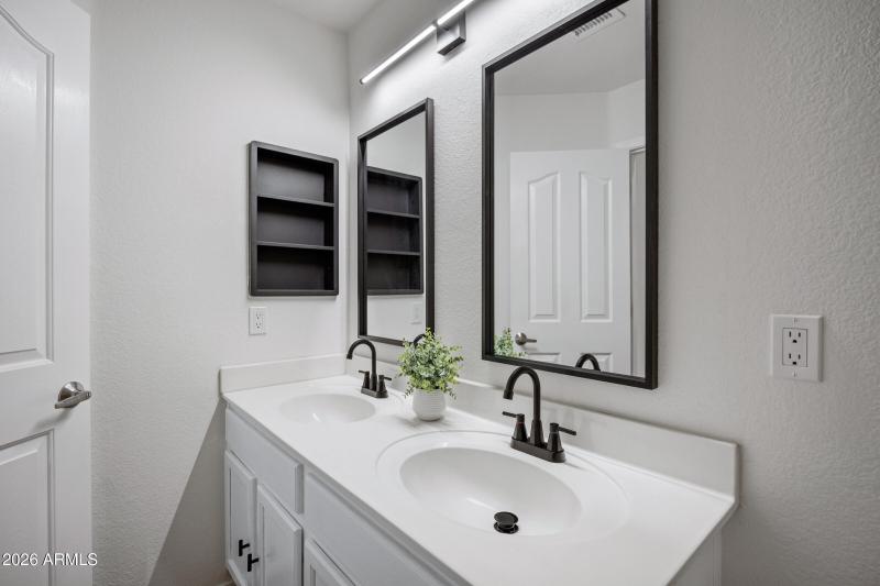 1040 E Amberwood Dr-26