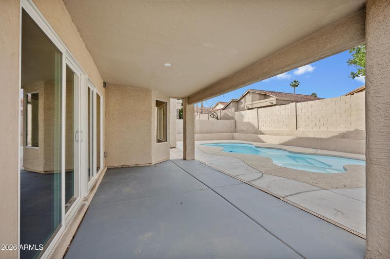 1040 E Amberwood Dr-41