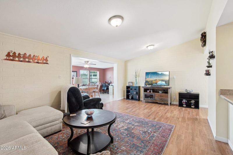 7-web-or-mls-W Windsor Dr-S1902-007