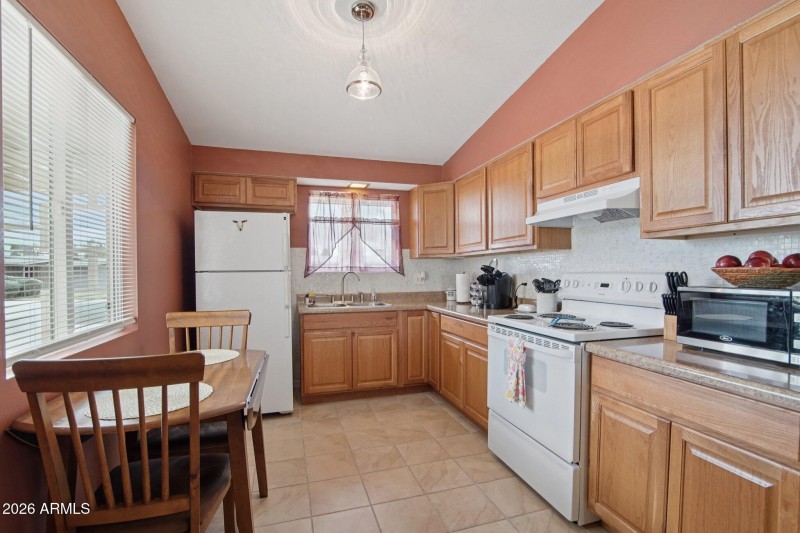 12-web-or-mls-W Windsor Dr-S1902-012