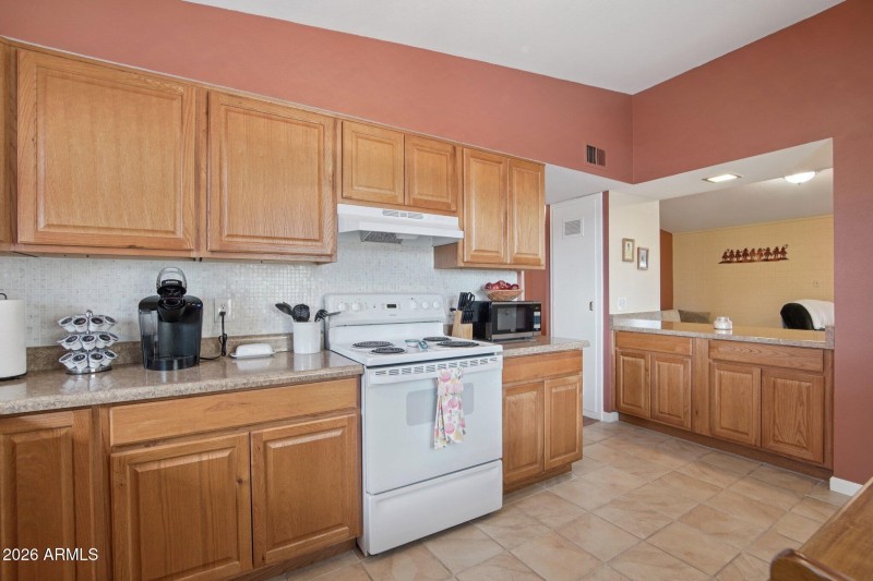 13-web-or-mls-W Windsor Dr-S1902-013