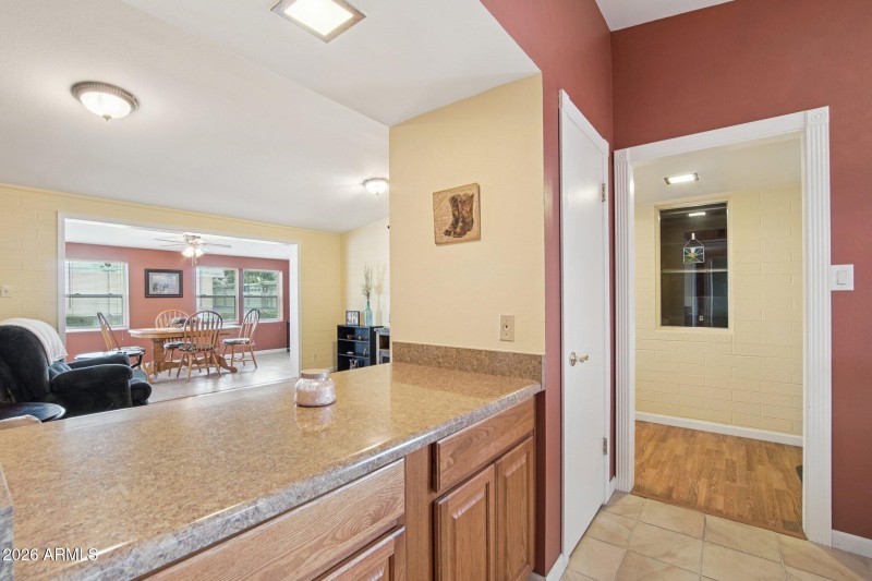 14-web-or-mls-W Windsor Dr-S1902-014