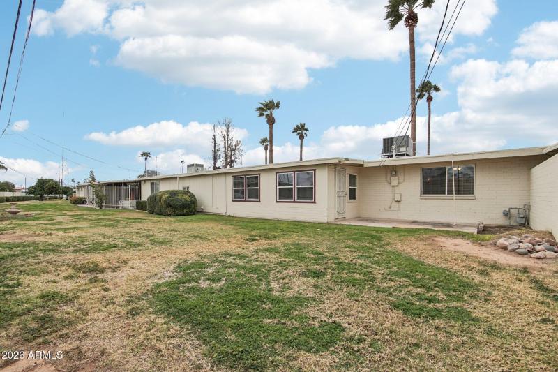 24-web-or-mls-W Windsor Dr-S1902-024