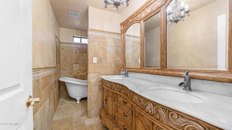 8807 W Christa Way (20)