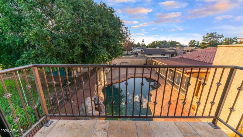 8807 W Christa Way (27)