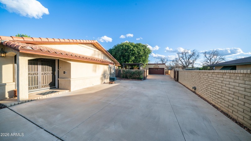 8807 W Christa Way Exterior Photos-6