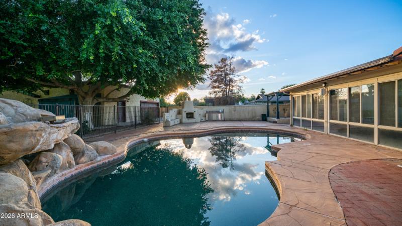 8807 W Christa Way Exterior Photos-13