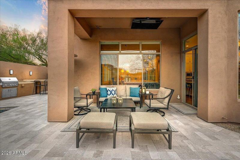 34-Conversation Area