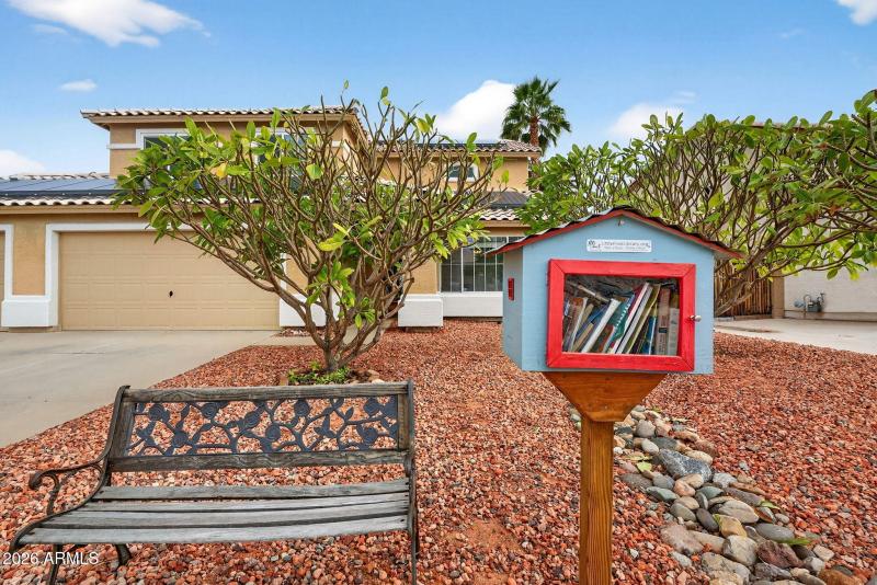 5-web-or-mls-22W Lone Cactus Dr