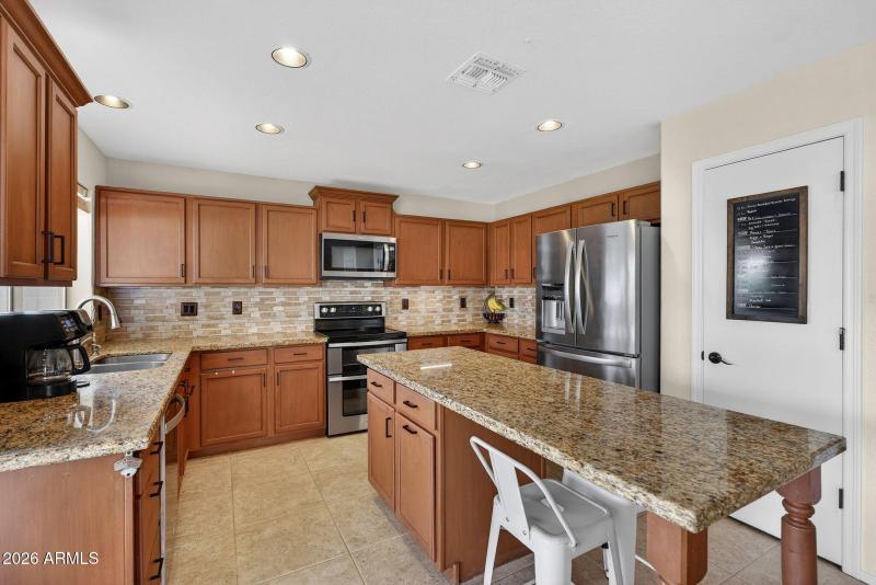 22-web-or-mls-28W Lone Cactus Dr