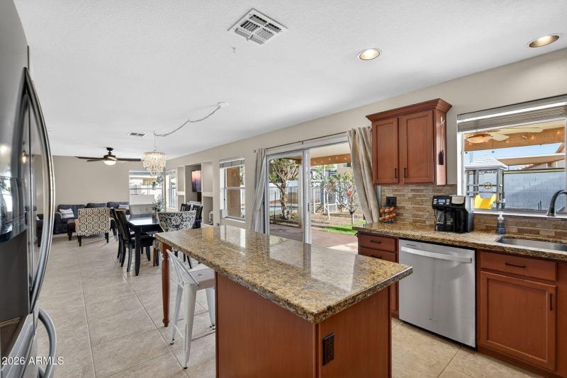 25-web-or-mls-31W Lone Cactus Dr