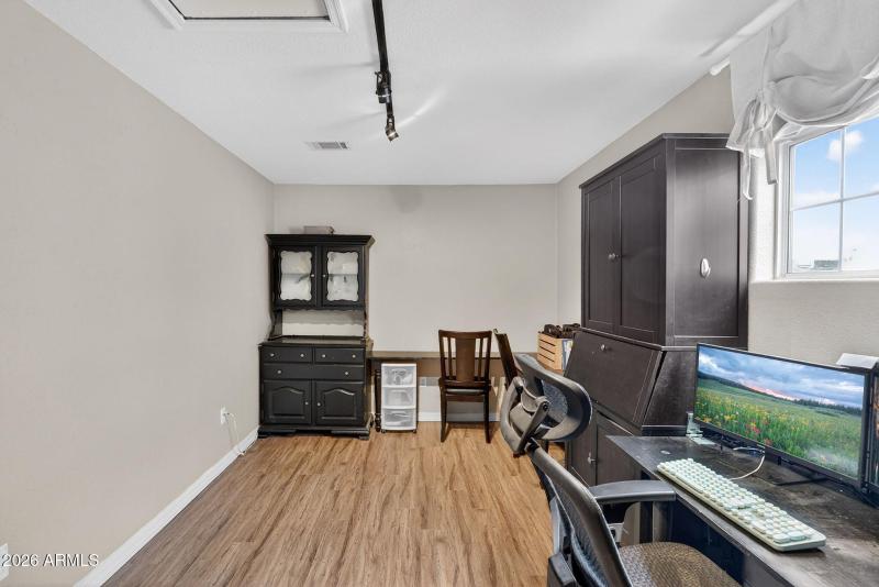 32-web-or-mls-45W Lone Cactus Dr