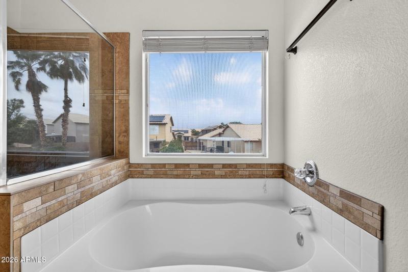 45-web-or-mls-70W Lone Cactus Dr