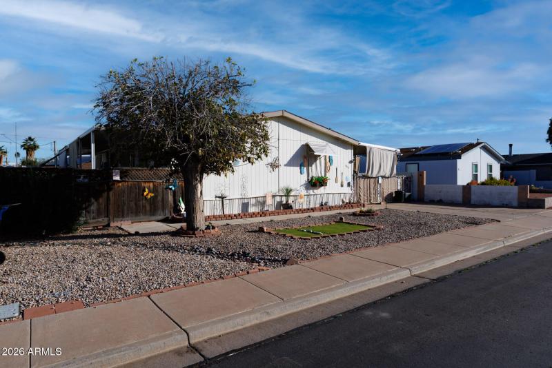 E Arbor Ave (3930)-3