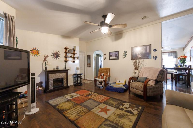 E Arbor Ave (3930)-17