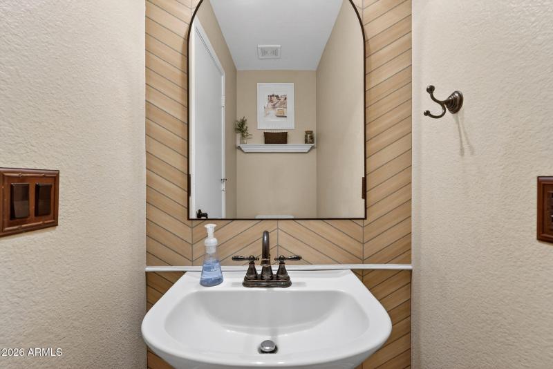 61-web-or-mls-41W Lone Cactus Dr