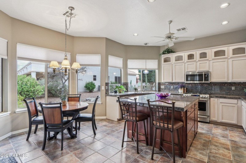 Kitchen with Breakfast Bar