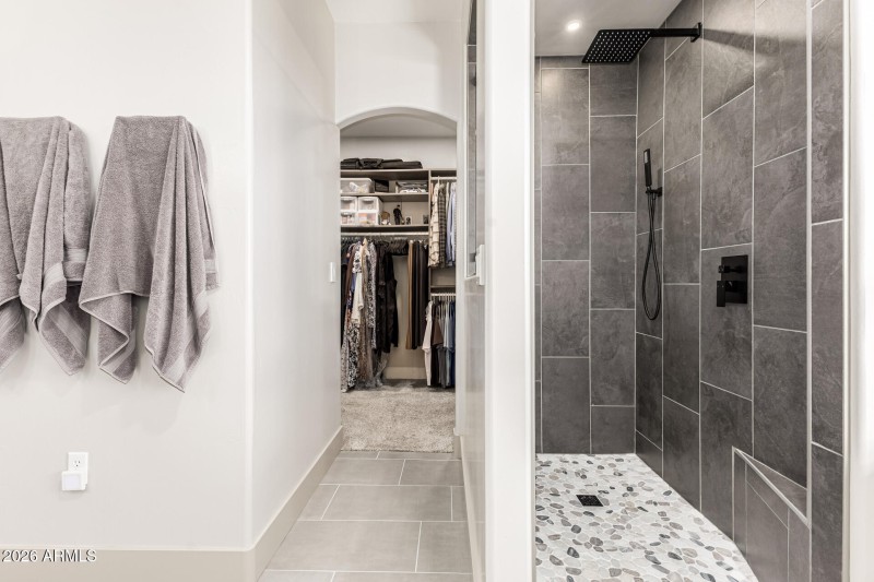 Walk-in Shower!